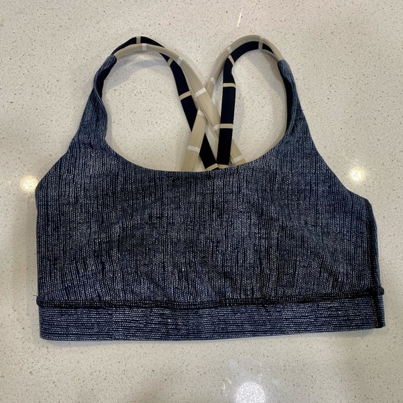 Lululemon size 2 sports bra in perfect condition - Picture 2 of 3